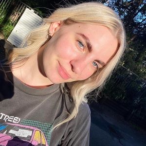 Meet your Posher, Charis